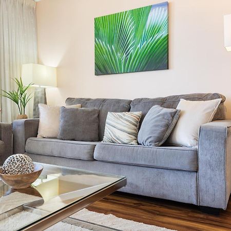 Beautifully Renovated 32Nd Floor Deluxe Ocean View Waikiki Condo Condo โฮโนลูลู ภายนอก รูปภาพ