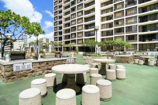 Beautifully Renovated 32Nd Floor Deluxe Ocean View Waikiki Condo Condo โฮโนลูลู ภายนอก รูปภาพ