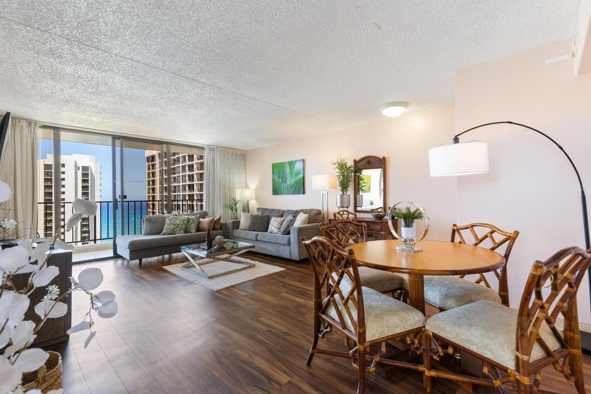 Beautifully Renovated 32Nd Floor Deluxe Ocean View Waikiki Condo Condo โฮโนลูลู ภายนอก รูปภาพ